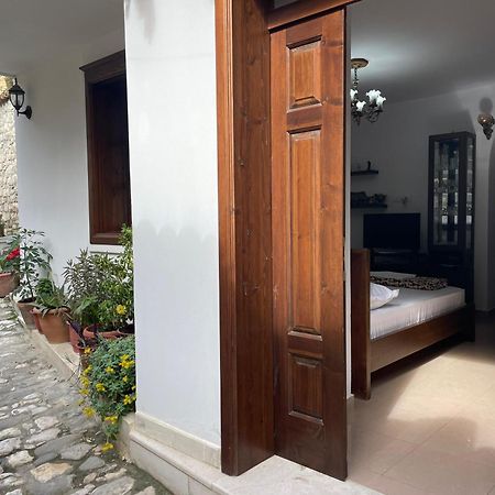 Apartment Altin In Old Town Berat Exterior photo