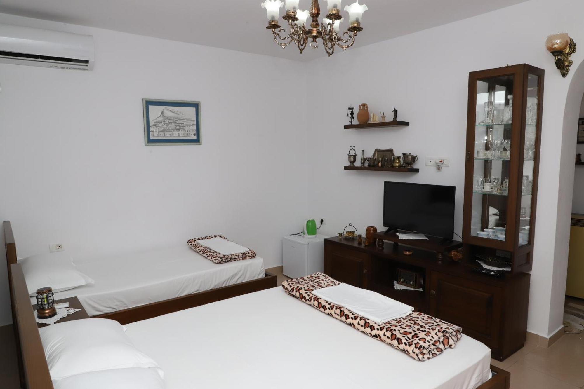 Apartment Altin In Old Town Berat Exterior photo