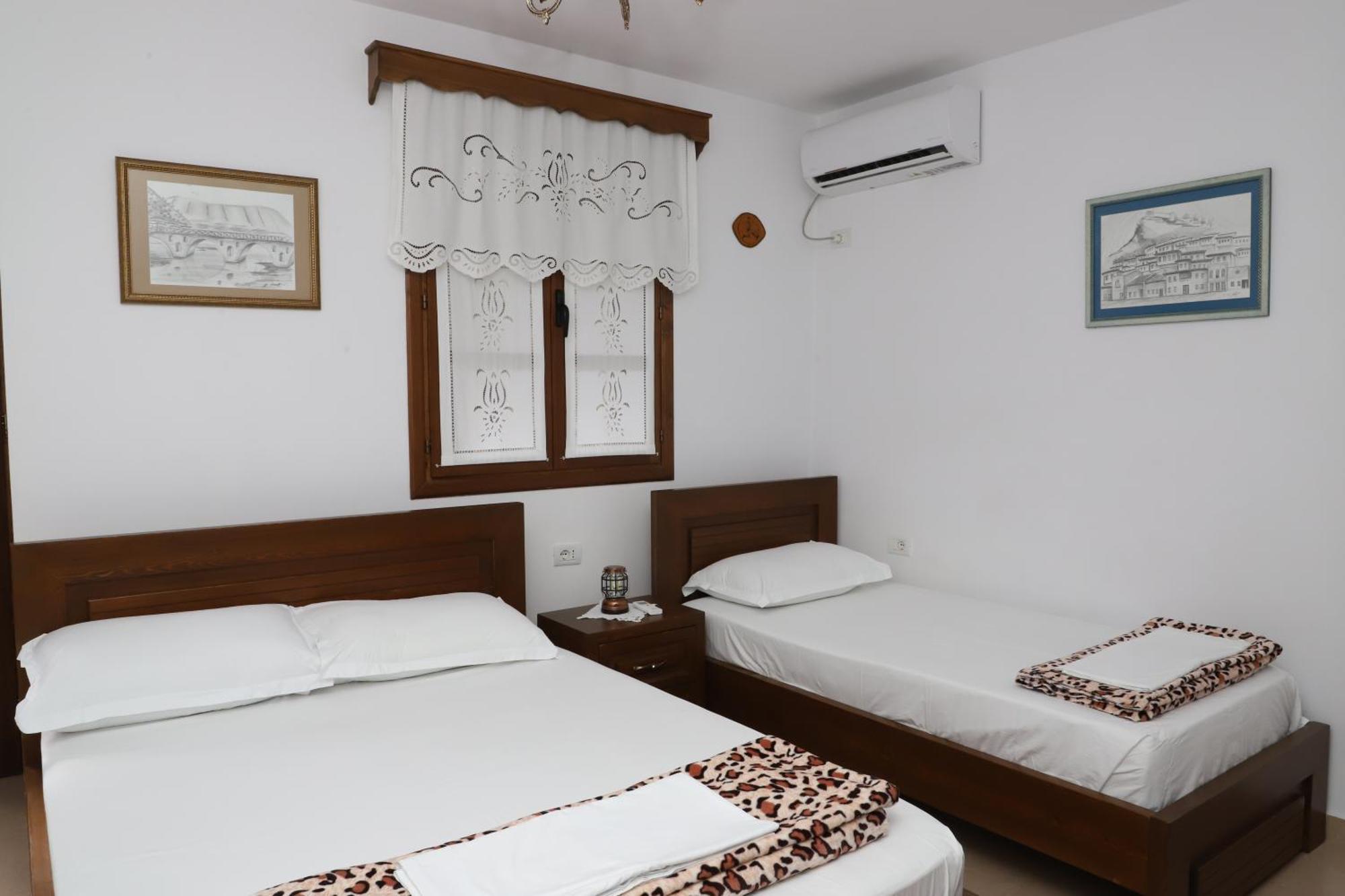 Apartment Altin In Old Town Berat Exterior photo