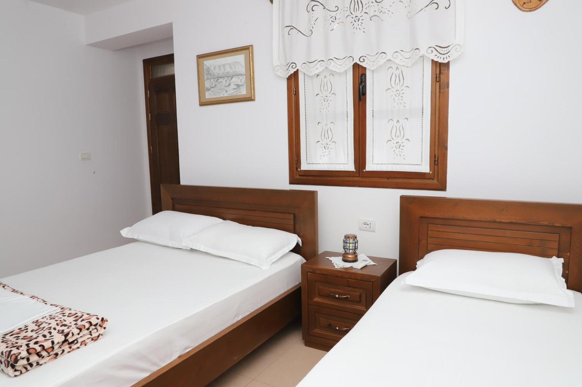 Apartment Altin In Old Town Berat Exterior photo