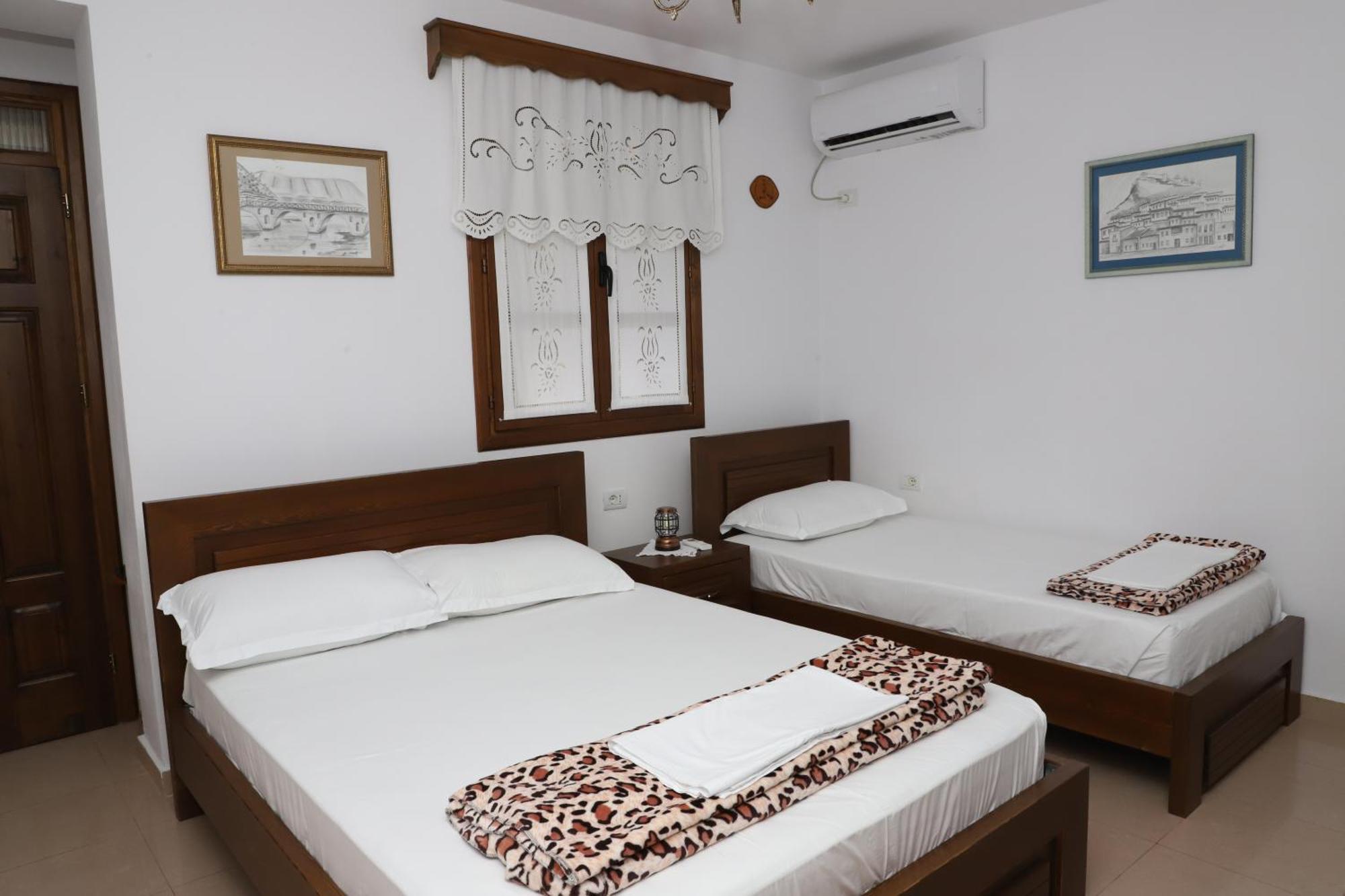 Apartment Altin In Old Town Berat Exterior photo