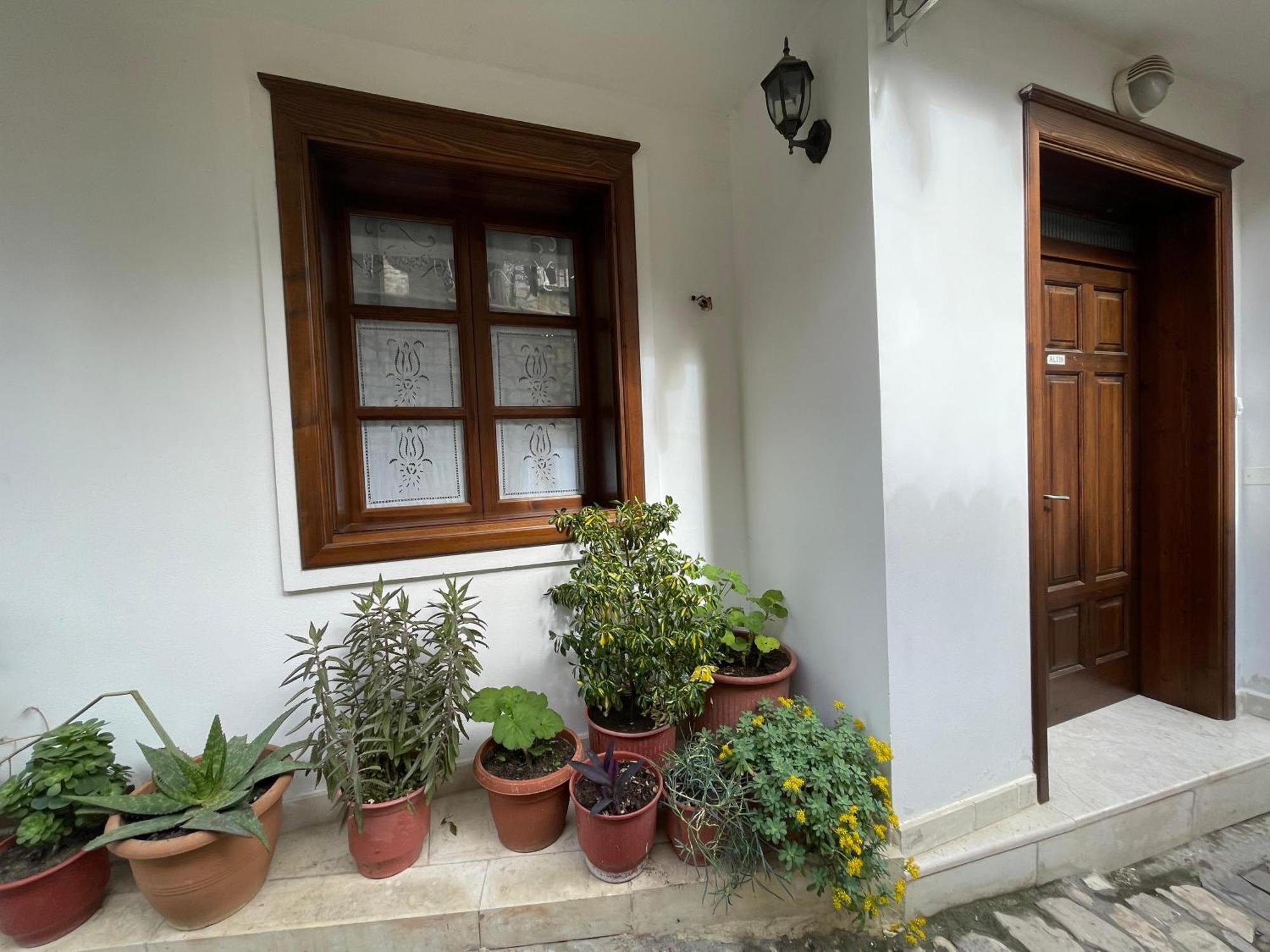 Apartment Altin In Old Town Berat Exterior photo