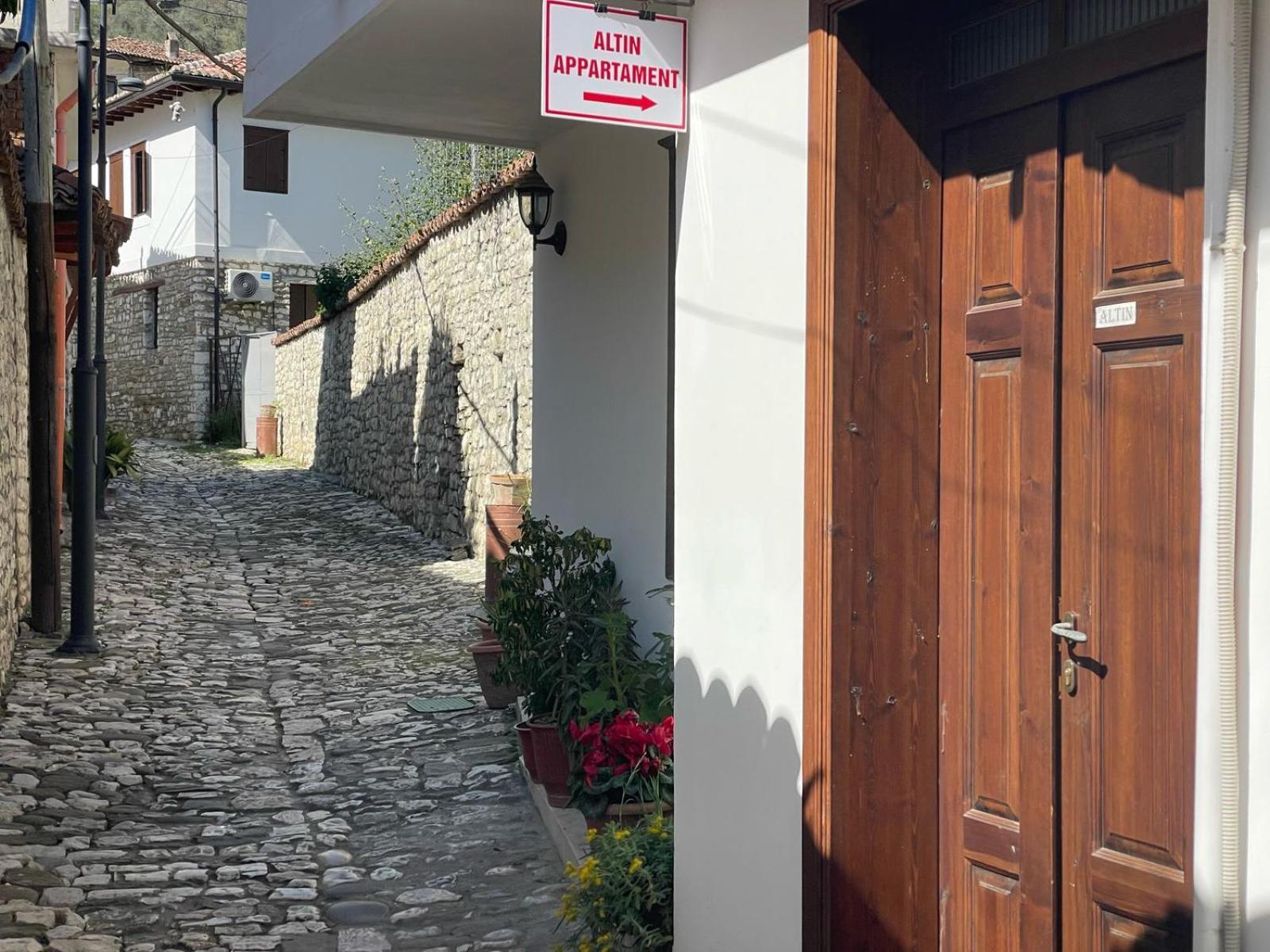 Apartment Altin In Old Town Berat Exterior photo